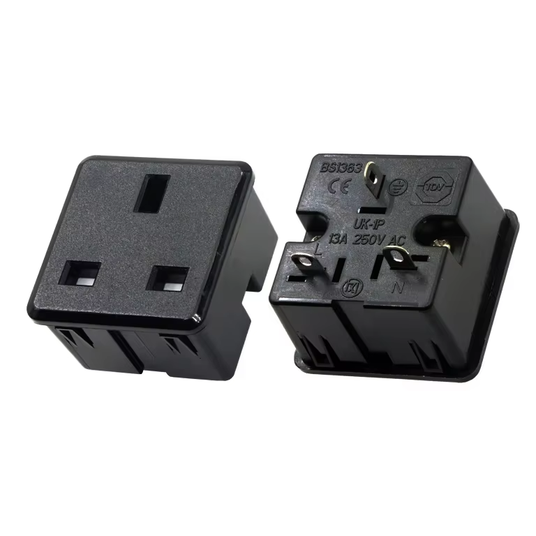 Convenient Industrial UK Type 3-PIN Wall Socket with Safety Door 13A Rated Ac Power Inlet NFC Network for UK Standard