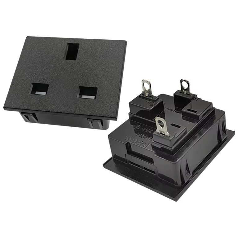 UK Standard 3-Pin 13A 250V Industrial Wall-Mounted AC Power Socket NFC Network Extension Socket with Snap-in Feature