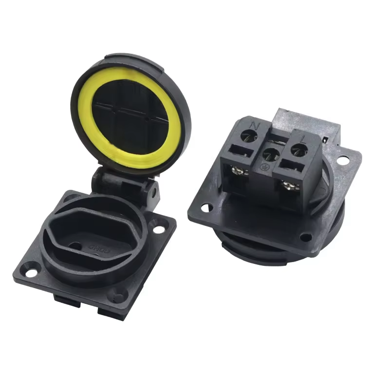 Brazilian IP54 Industrial Waterproof Extension Socket 3 AC Outlets 20A Rated Current NFC Compatible