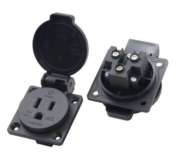 New Product Factory Supplier High Efficiency American 3-plug PDU Vertical Electrical Waterproof  Cover Socket Outlet