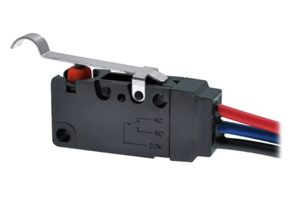 High Quality Short Arc Lever Type Sealed Waterproof IP67 SPDT Micro Switch with Button Wire Cable Waterproof Micro Switch